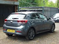 Usado Kia Rio First Edition 2017 Cinzento Citadino