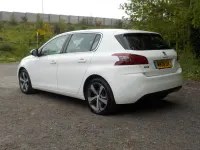 Begagnad Peugeot 308 Allure 2018 Vit Halvkombi