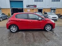 Używany Peugeot 208 Style 82 KM (60 kW) 2014 Czerwony Hatchback