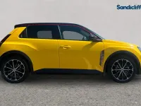 Used Renault R5 Iconic 89 kW (122 HP) 2025 Yellow/black Hatchback