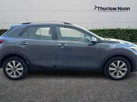 Usado Kia Stonic 99 CV (72 kW) 2022 Gris SUV