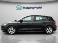 Käytetty Ford Focus Zetec 120 HP (88 kW) 2023 Musta Viistoperä