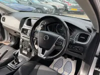 Begagnad Volvo V40 Momentum 122 HK (89 kW) 2018 Silver Halvkombi