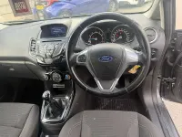 Begagnad Ford Fiesta Zetec 100 HK (73 kW) 2016 Grå Halvkombi