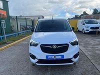 Second-hand Vauxhall Combo 100 CP (73 kW) 2023 Alb Monovolum