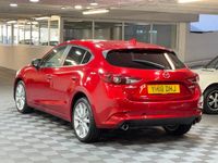 Używany Mazda 3 Inclusive 2018 Czerwony Hatchback