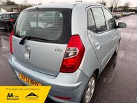 Usado Hyundai i10 Active 85 HP (62 kW) 2013 Prateado Citadino