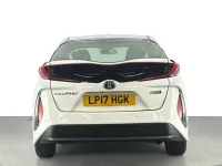 Used Toyota Prius 122 HP (89 kW) 2017 White Hatchback