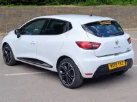 Used Renault Clio Iconic 90 HP (66 kW) 2019 White Hatchback