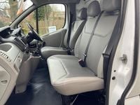 Used Vauxhall Vivaro 115 HP (84 kW) 2013 White MPV