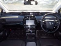 Used Toyota Prius Active 122 HP (89 kW) 2022 White Hatchback