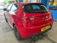Begagnad Alfa Romeo Giulietta 140 HK (102 kW) 2013 Röd Halvkombi