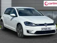 Usado VW e-Golf SE 100 kW (136 HP) 2019 Branco Citadino
