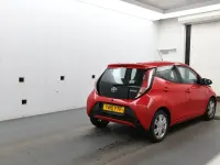 Gebraucht Toyota Aygo x-press 69 PS (50 kW) 2015 Rot Kleinwagen
