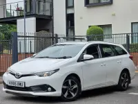 Used Toyota Auris 112 HP (82 kW) 2015 White Estate