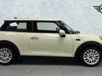 Usado Mini Cooper Hatch 134 HP (98 kW) 2014 Branco Citadino