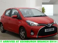 Second-hand Toyota Yaris Hybrid 101 CP (74 kW) 2015 Roșu Hatchback