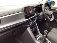 Usado VW T-Roc Life 150 HP (110 kW) 2024 Azul SUV