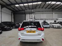 Używany Mitsubishi Outlander P-HEV 2019 Biały SUV