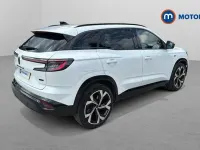 Used Renault Austral Iconic Esprit Alpine 200 HP (147 kW) 2023 White SUV