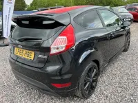Usado Ford Fiesta Zetec 140 HP (102 kW) 2016 Preto Citadino