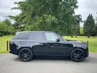 Begagnad Land Rover Range Rover First Edition 2022 Svart SUV