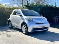 Usado Toyota iQ 68 HP (50 kW) 2009 Prateado Citadino