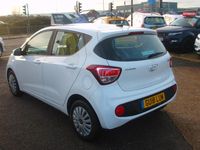 Used Hyundai i10 SE 66 HP (48 kW) 2018 White Hatchback