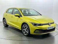 Begagnad VW Golf VIII Style 2020 Gul Halvkombi