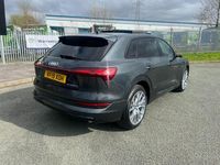 Usado Audi e-tron Comfort 300 kW (408 CV) 2019 Gris SUV