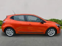 Używany Renault Clio V Evolution 145 KM (106 kW) 2024 Pomarańczowy Hatchback