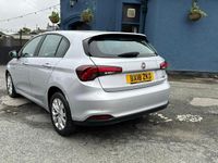 Usado Fiat Tipo Easy Plus 95 HP (69 kW) 2018 Prateado Citadino
