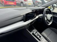 Used VW Golf VIII Life 147 HP (108 kW) 2024 Yellow Hatchback