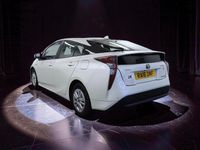 Used Toyota Prius Business Edition 122 HP (89 kW) 2016 White Hatchback