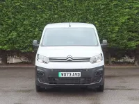 Begagnad Citroën e-Berlingo 100 kW (136 HK) 2024 Vit Minibuss