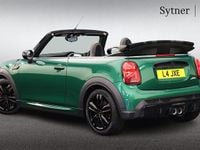 Begagnad Mini John Cooper Works 228 HK (167 kW) 2021 Grön Halvkombi