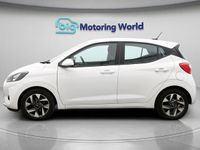 Used Hyundai i10 Advanced 62 HP (45 kW) 2024 White Hatchback