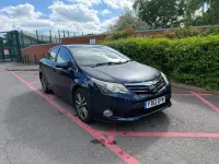 Usado Toyota Avensis 124 CV (91 kW) 2013 Azul Berlina