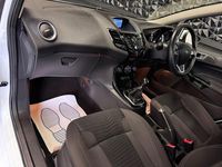 Used Ford Fiesta Zetec 100 HP (73 kW) 2016 White Hatchback
