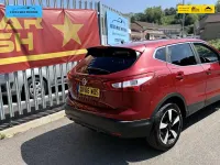 Used Nissan Qashqai N-Connecta 110 HP (80 kW) 2016 Red SUV