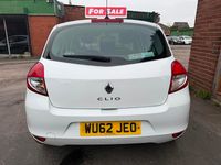 Used Renault Clio IV Dynamique 2012 White Hatchback