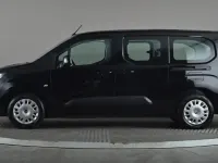 Usado Vauxhall Combo Design Edition 100 kW (136 HP) 2025 Preto Monovolume