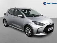 Używany Toyota Yaris Hybrid 2021 Srebrny Hatchback