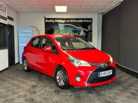 Used Toyota Yaris 90 HP (66 kW) 2015 Red Hatchback