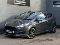 Usado Ford Fiesta ST-Line 140 HP (102 kW) 2016 Cinzento Citadino
