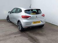 Używany Renault Clio V Version S 90 KM (66 kW) 2021 Srebrny Hatchback