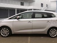 Used Kia Carens 139 HP (102 kW) 2016 Bright silver MPV