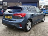 Begagnad Ford Focus Titanium 125 HK (91 kW) 2020 Blå Halvkombi