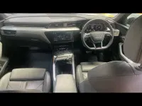 Usado Audi e-tron Black Edition 300 kW (408 CV) 2023 Blanco SUV