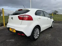 Used Kia Rio 84 HP (61 kW) 2014 White Hatchback